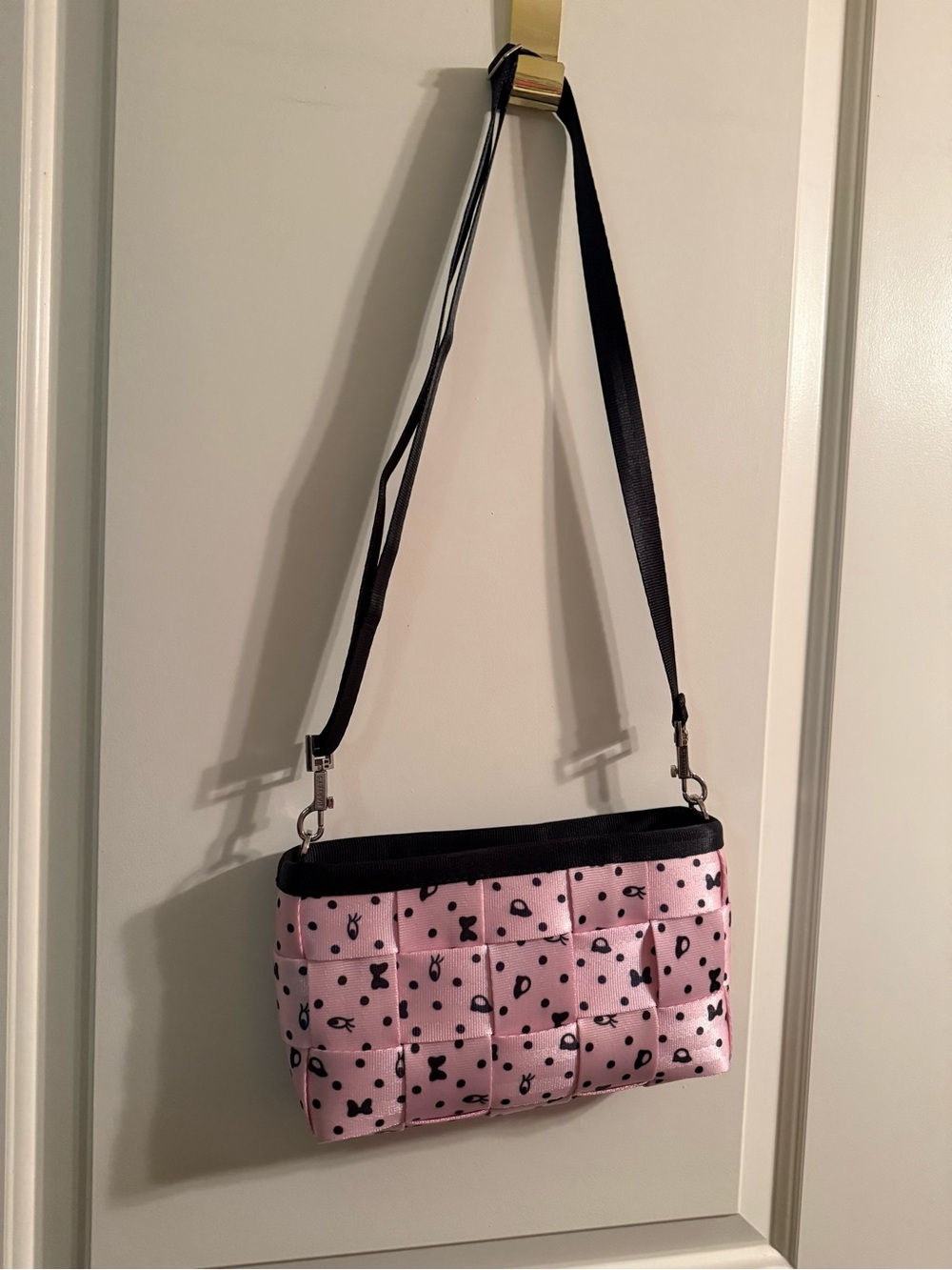 Harveys Seatbelt Disney Couture Convertible Clutch Blushing Minnie
